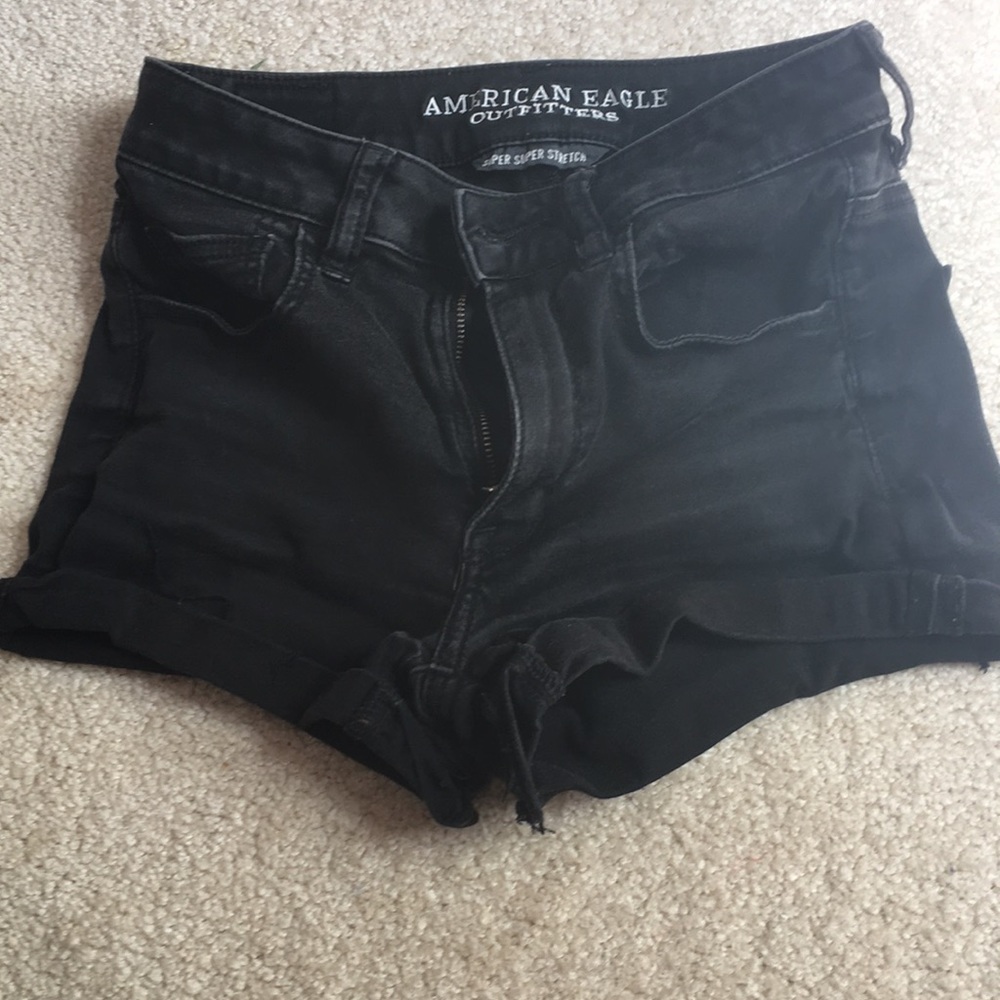 Black high waisted AEO shorts